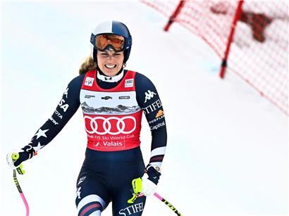 Lindsey Vonn beim Skifahren trotz Kreuzbandriss, kämpft am Samstag bei der Abfahrt mit Verletzung