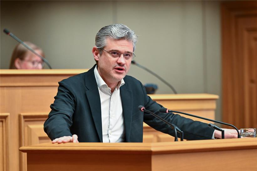 Litt während seiner Schulzeit auch unter der„Zwangsalphabetisierung auf Deutsch“: der Linken-Abgeordnete David Wagner
