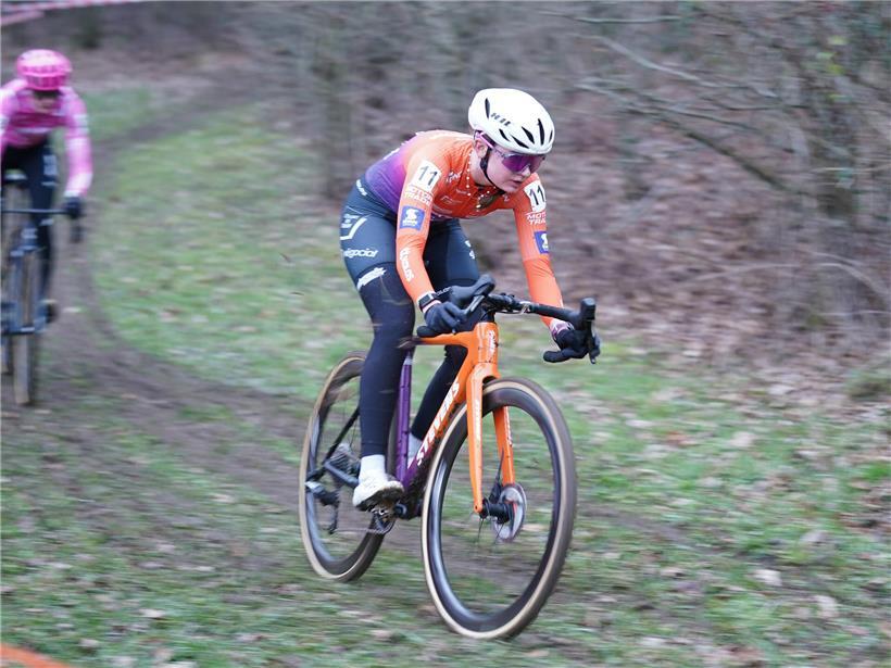 Liv Wenzel vor Team-Staffel und Espoirs-Rennen, gut in Form trotz Rückenproblemen