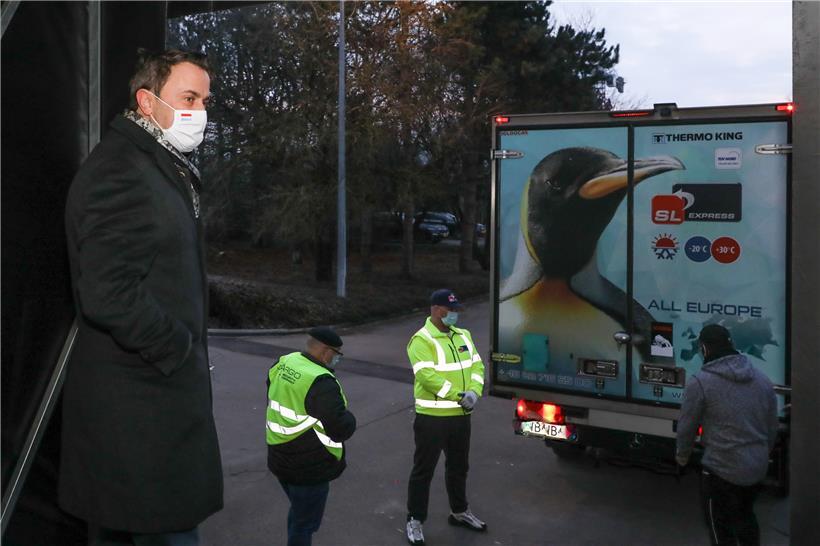 „Livraison des vaccins contre la Covid-19 au Luxembourg“: Premierminister Bettel hat am vergangenen Samstag den Corona-Impfstoff in Luxemburg empfangen
