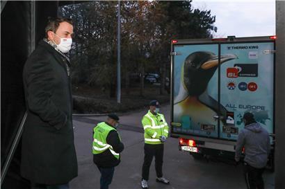 „Livraison des vaccins contre la Covid-19 au Luxembourg“: Premierminister Bettel hat am vergangenen Samstag den Corona-Impfstoff in Luxemburg empfangen
