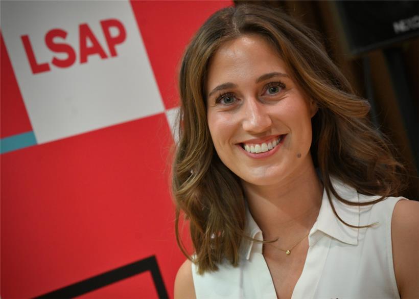 Liz Braz, LSAP, 3.953 Stimmen: Die 26-jährige gebürtige Escherin ist Juristin und lebt im Dellhéicht-Viertel. Sie ist Tochter des früheren Ministers Félix Braz. Während ihres Studiums half Braz an verschiedenen Schulen aus. Sie war in diversen Escher Vereinen (ERA, CA Fola, TC Esch, HB Esch) aktiv und gilt als eine der Zukunftshoffnungen der LSAP in…
