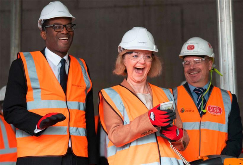 Liz Truss und ihr Finanzminister Kwasi Kwarteng (l.), den sie am Freitag feuerte
