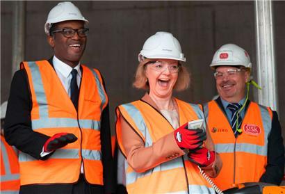 Liz Truss und ihr Finanzminister Kwasi Kwarteng (l.), den sie am Freitag feuerte
