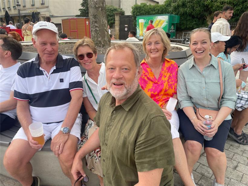 Loa Walheim (Mitte) ist der Meinung, dass royale Familien ein wichtiges Symbol s...