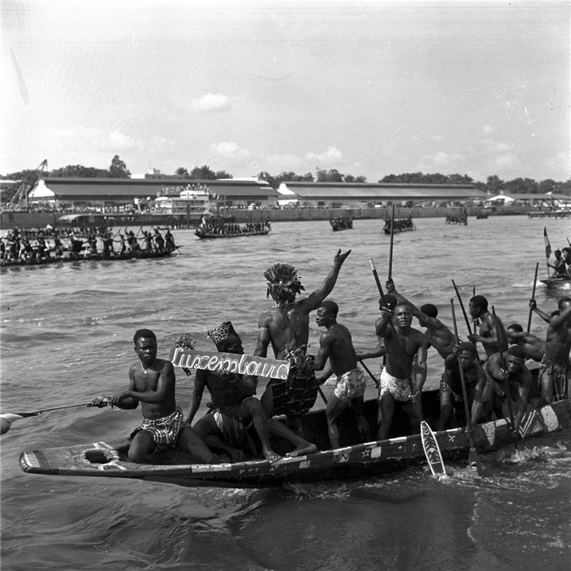 Lors du voyage du Roi des Belges Baudouin au Congo en 1955, des pêcheurs participant à une course de pirogues en l’honneur du souverain avaient donné le nom de „Luxembourg“ à leur embarcation
