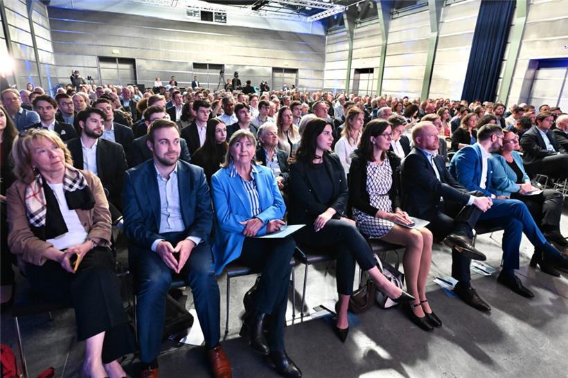 Lou Linster zwischen Martine Dieschburg-Nickels (l.) und Lydie Polfer auf dem DP...