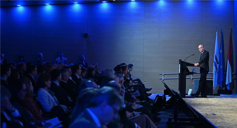 „Journée de l‘économie“ diskutiert Europas Zukunft Luc Frieden spricht über globalen Wettbewerb als Schlüssel für Fortschritt und Innovation in Wirtschaft und Technologie