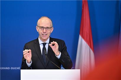 Luc Frieden am Montag bei einer Pressekonferenz auf Schloss Senningen
