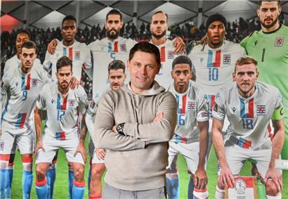 Luc Holtz stellt sich oft vor seine Mannschaft
