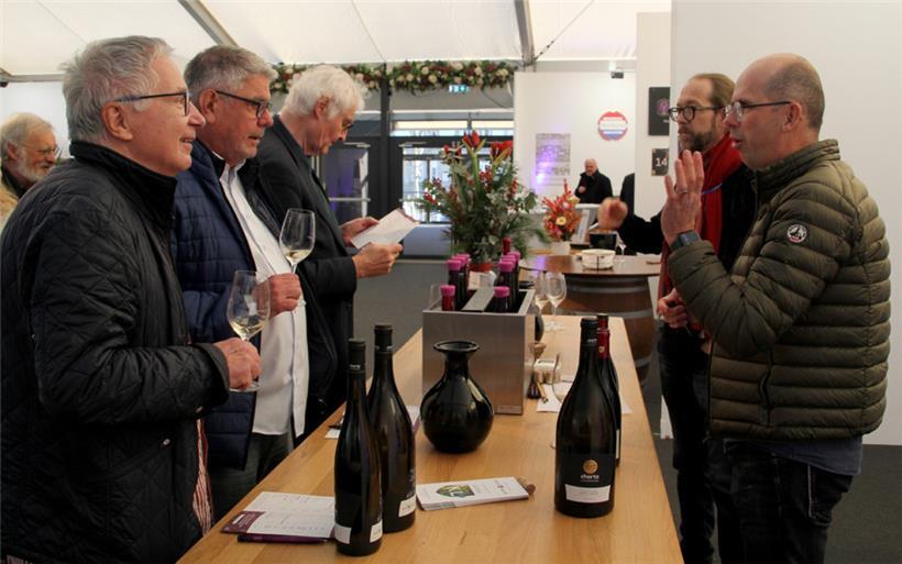 Luc Kohll aus Ehnen im Gespräch mit Weinkennern aus Deutschland