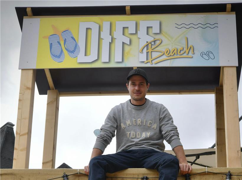 Luca De Iuliis kümmert sich mit Cajo um das Catering am DiffBeach
