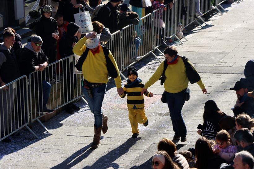 Lucky Luke und ein Dalton – die perfekte Idee für ein Gruppenkostüm. Hier bei de...
