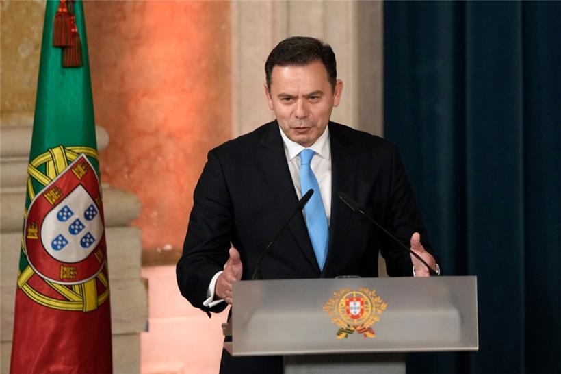 Luis Montenegro, Ministerpräsident von Portugal, hält eine Rede, nachdem er vom portugiesischen Präsidenten de Sousa im Ajuda-Palast in Lissabon vereidigt wurde
