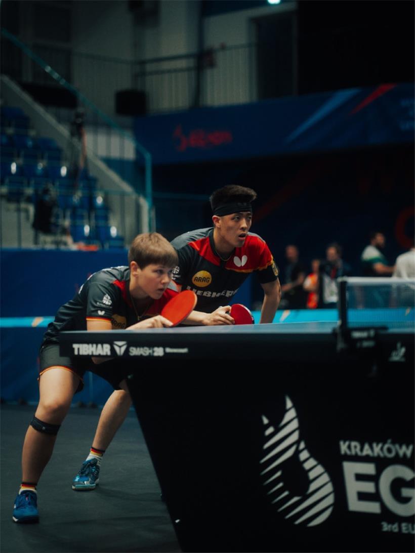 Luka Mladenovic und Ni Xia Lian sind gegen das Europameister-Duo Nina Mittelham (l.) und Dang Qiu im Mixed Doppel ausgeschieden
