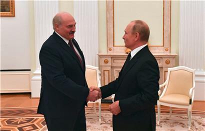 Lukaschenko und Putin im Kreml:  Es waren die fünften direkten Gespräche der beiden in diesem Jahr
