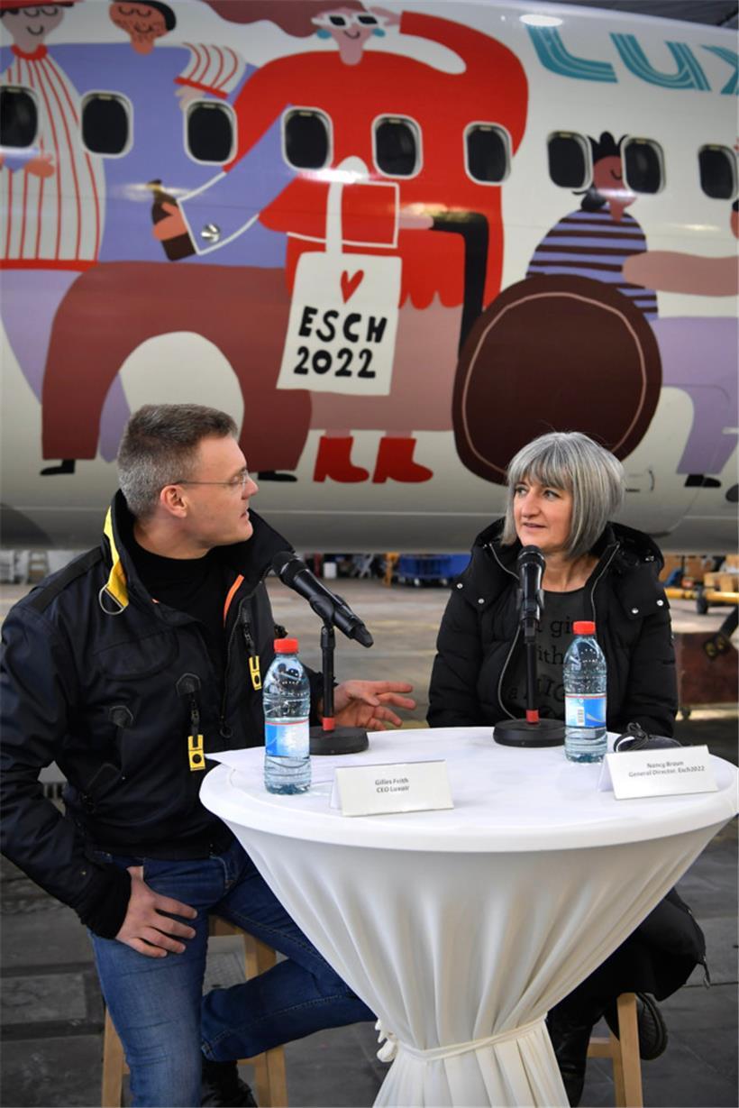 Luxair-CEO Gilles Feith, Nancy Braun und das Esch2022-Luxair-Design von Lynn Cosyn
