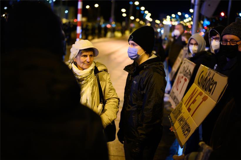Luxembourg-ville, marche blanche antivax, anti restrictions 14.02.2022
