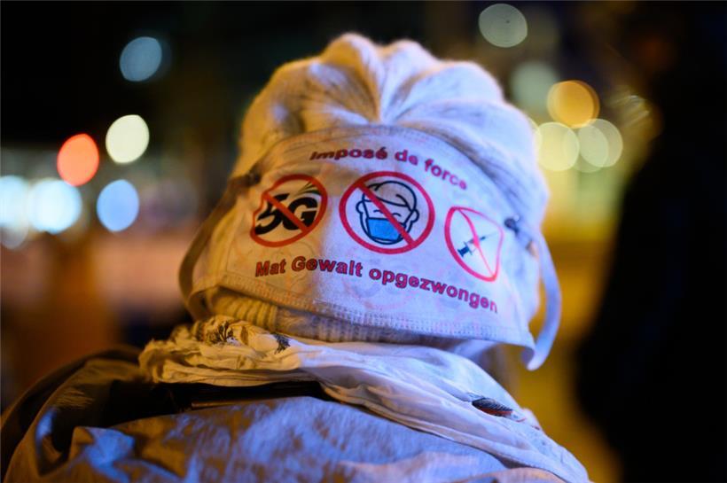 Luxembourg-ville, marche blanche antivax, anti restrictions 14.02.2022