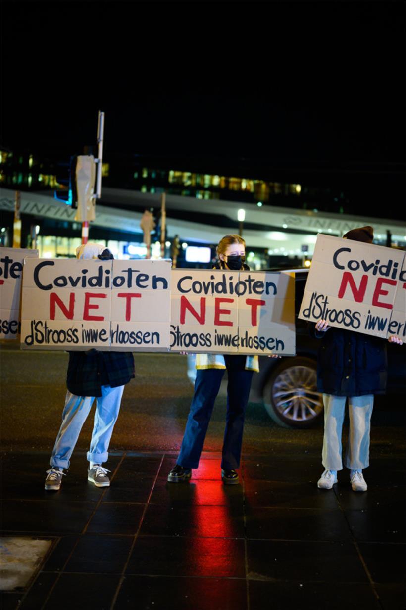 Luxembourg-ville, marche blanche antivax, anti restrictions 14.02.2022