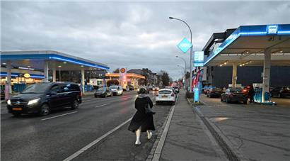Luxemburg, Tankstellen-Land: Die Zapfsäulen – wie hier in Luxemburg-Stadt – werden wohl noch eine Weile gebraucht. 

