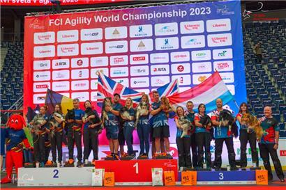 Luxemburg auf dem Podium: Das Team belegte bei der Agility-Weltmeisterschaft Platz drei
