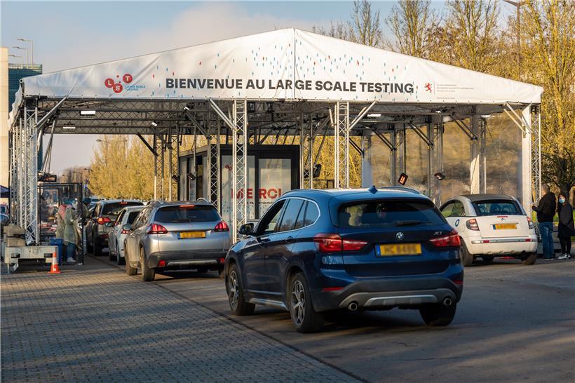 Luxemburg setzt im Kampf gegen das Coronavirus auch auf das Large Scale Testing. So sollen asymptomatische Fälle gefunden werden. Eine neue Studie zeigt nun, welche Wirkung diese Massentests tatsächlich hatten. 
