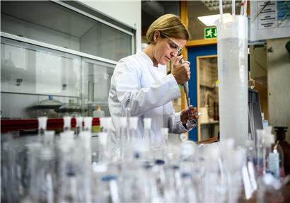 Luxemburger Forscher untersuchen das Abwasser, das in den Kläranlagen ankommt, nach dem Coronavirus
