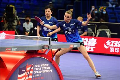 Luxemburger Tischtennis-Wunder: Die 58 Jahre alte Ni Xia Lian gewinnt bei ihrer 22. WM-Teilnahme zusammen mit Sarah De Nutte sensationell die erste WM-Medaille überhaupt für Luxemburg
