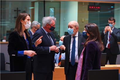 Luxemburgs Außenminister Jean Asselborn mit den Amtskollegen Sophie Wilmès (l.) aus Belgien, Jean-Yves Le Drian (3.v.r.) aus Frankreich und Ann Linde (2.v.r.) aus Schweden
