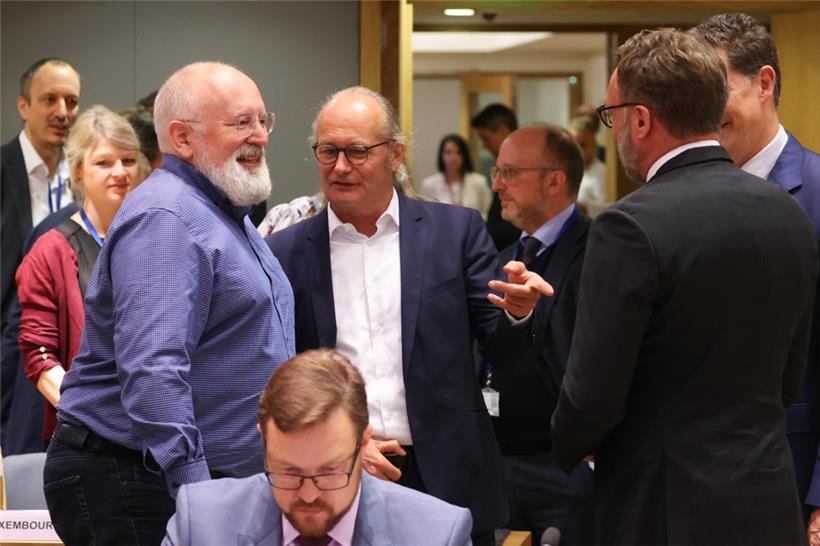 Luxemburgs Energieminister Claude Turmes (M.) mit dem Vizepräsidenten der EU-Kommission Frans Timmermans (l.) und dem dänischen Klima- und Energieminister Dan Jorgensen 
