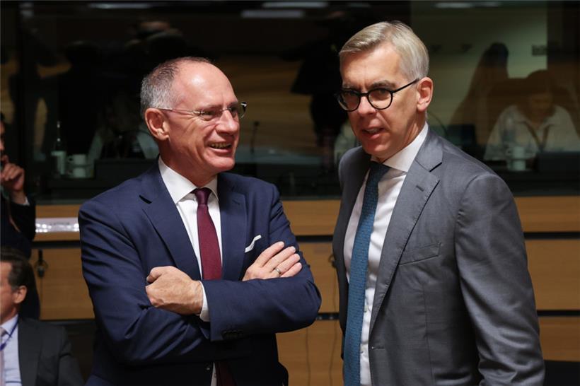 Luxemburgs Innenminister Léon Gloden (r.) im Gespräch mit seinem österreichischen Amtskollegen Gerhard Karner
