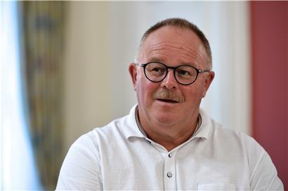 Luxemburgs Landwirtschaftsminister Romain Schneider hat sich zu der Kritik an der Schulobst-Ausschreibung der Regierung geäußert
