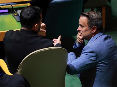 Luxemburgs Politik der kurzen Wege: Außenminister Xavier Bettel nahm sich die Freiheit, mit dem ukrainischen Präsidenten Wolodymyr Selenskyj während der Reden vor der UN-Vollversammlung vermutlich den Fall des russischen Geschäftsmannes Michail Fridman zu klären, den Luxemburg mit der Slowakei von der EU-Sanktionsliste streichen ließ