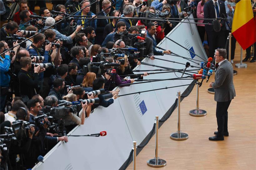 Luxemburgs Premier Xavier Bettel meinte gestern im EU-Ratsgebäude, er würde es „toll“ finden, wenn US-Präsident Joe Biden und Chinas Präsident Xi Jinping einen Friedensplan für die Ukraine ausarbeiten würden
