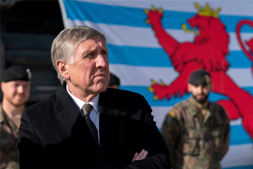 Luxemburgs Verteidigungsminister François Bausch im Mai bei einem Truppenbesuch in Litauen 
