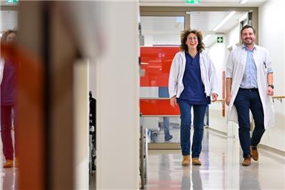 MSH-Präsidentin Monique Reiff und Vorstandsmitglied Michel Kohnen am Montag nach der Generalversammlung in der „Maternité“ des CHL
