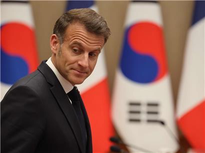Emmanuel Macron beim bilateralen Treffen mit Südkoreas Präsident Lee Jae Myung am 3. April in Seoul