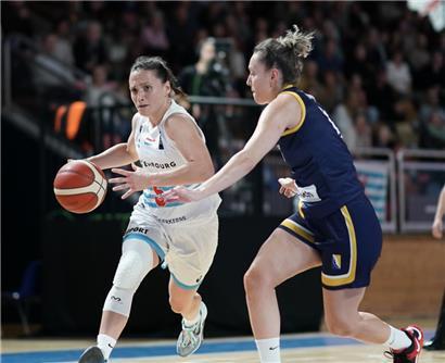 Magaly Meynadier (am Ball) übernahm in der entscheidenden Phase die Verantwortung
