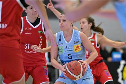 Magaly Meynadier enttäuscht nach verpasstem Finaleinzug mit dem Team Saarlouis beim Handballspiel