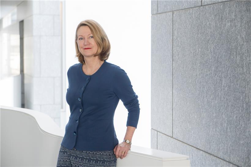 Mahulena Hofmann ist Professorin am SES-Lehrstuhl für Weltraum-Satellitenkommunikations- und Medienrecht
