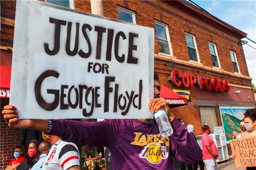 Mai 2020 in Minneapolis, Minnesota: Der qualvolle Tod von George Floyd löste eine Debatte über Polizeigewalt und Rassismus in den USA aus
