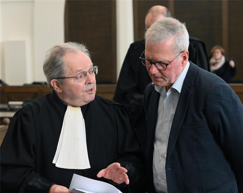 Maître Georges Pierret und Guy Stebens
