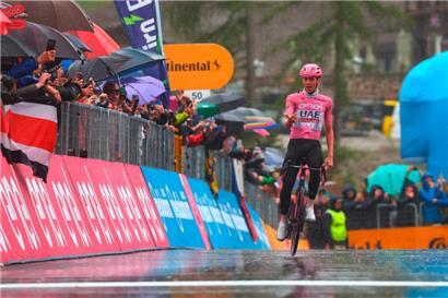 Mal nachzählen: Tadej Pogacar feierte am Dienstag seinen fünften Giro-Etappensieg in diesem Jahr
