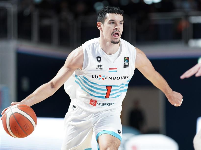 Malcolm Kreps kehrt zurück in die BNXT-League Basketball-Saison 2024 mit Teamspiel und Fans im Hintergrund