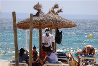 Mallorca fürchtet auch um seinen Ruf: Wer einen normalen Urlaub dort verbringt, hat die Sauftouristen beim Rückflug unter Umständen neben sich sitzen – und das könnte viele von einer Reise abhalten 
