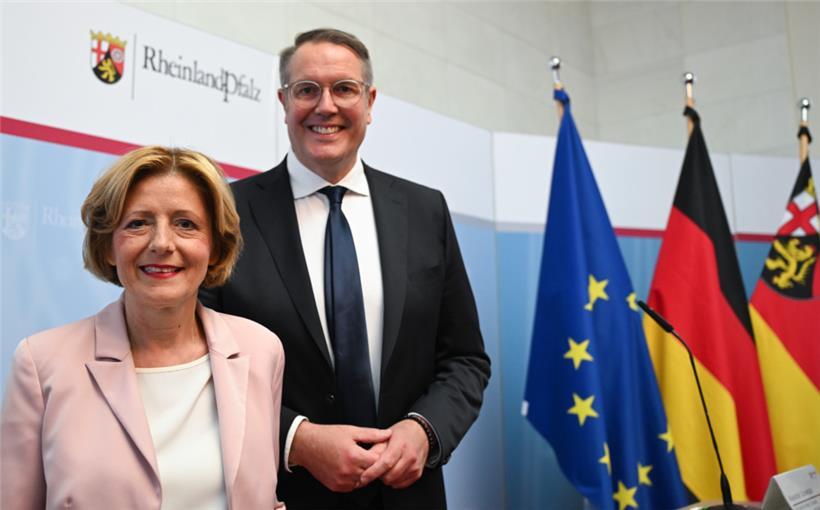 Malu Dreyer mit ihrem designierten Nachfolger Alexander Schweitzer
