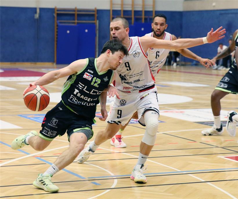 Mamer und Nelson Larkins (12) sind weiterhin ungeschlagen
