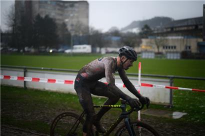 Man erkennt es kaum, aber bei den Cyclocross-Landesmeisterschaften war Loïc Bettendorff bereits im Trikot von Riwal unterwegs
