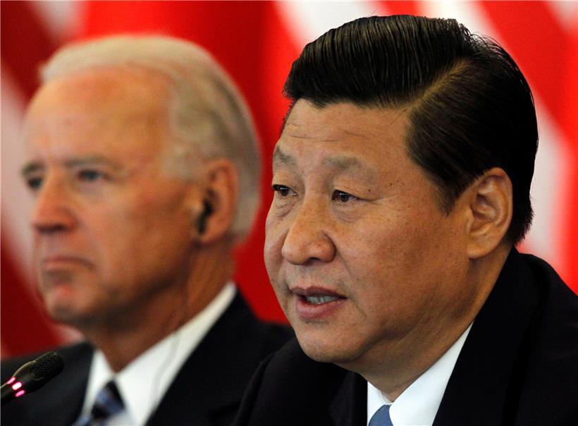 Man kennt sich: Xi Jinping (r.), Präsident von China und Generalsekretär des Zentralkomitees der Kommunistischen Partei Chinas (KPCh), und Joe Biden, „Gewählter Präsident“ („President elect“) der USA, während einer Pressekonferenz im Jahr 2011.
